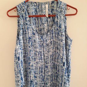 Sleeveless top, petite medium